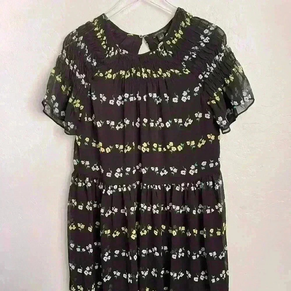 Ann Taylor Black Floral Smocked Shift Dress M - Picture 3 of 7